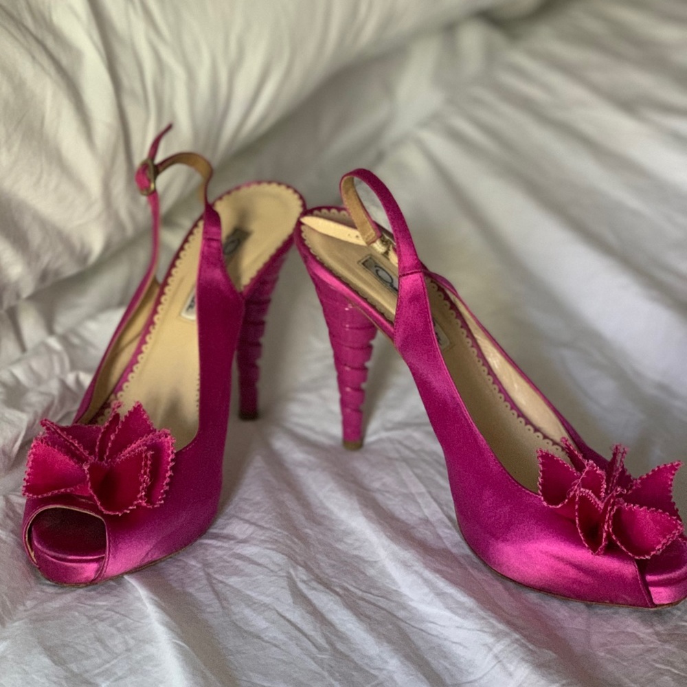 Oscar de la Renta pink satin flower heels LIKE NEW
